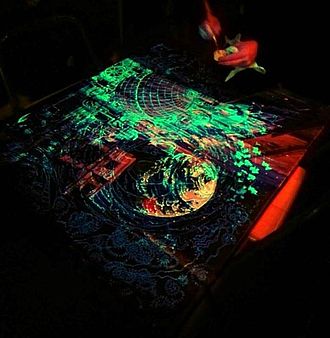 mehrschichtiges Siebdruck-Schwarzlicht-Bild (Schicht 2)