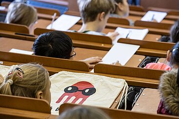 Kinder im Hörsaal © Stiftung Stadtkultur/Silke Mayer