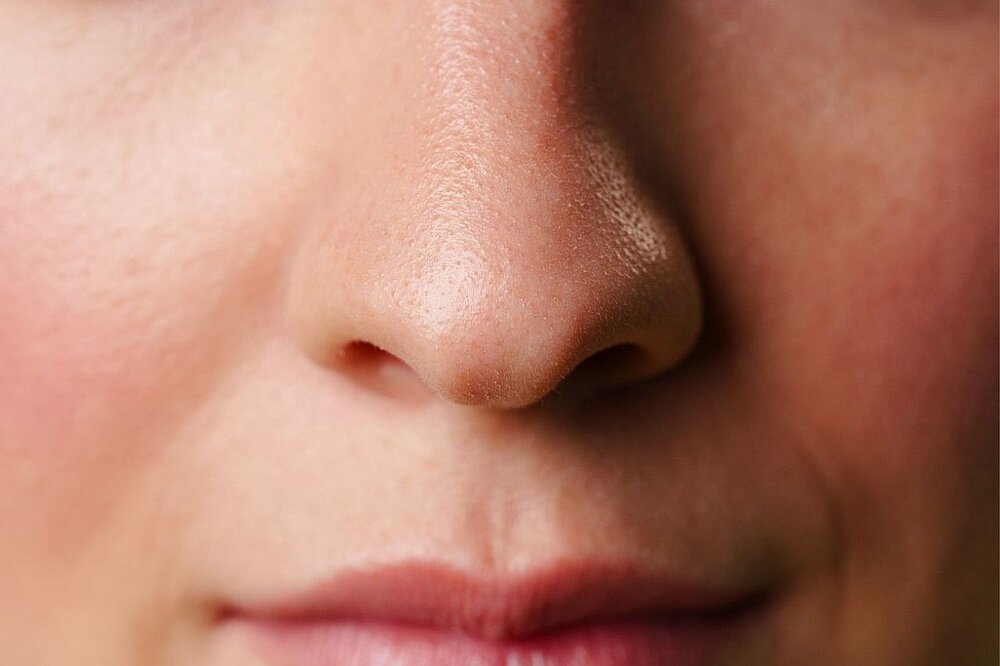 Nahaufnahme einer Nase © iStock/FabrikaCr Nahaufnahme einer Nase